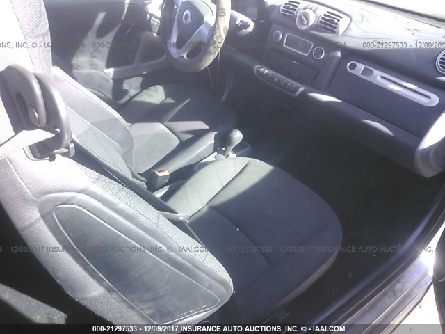 WMEEJ3BA8DK671051 - 2013 SMART FORTWO PURE/PASSION SILVER photo 5
