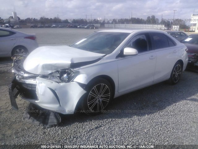 4T1BF1FK8GU143492 - 2016 TOYOTA CAMRY LE/XLE/SE/XSE Blanc photo 2