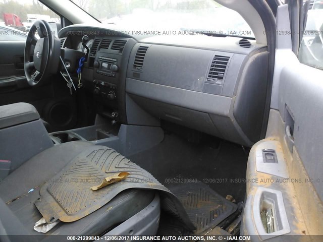 1D4HD38K25F573469 - 2005 DODGE DURANGO ST GRAY photo 5