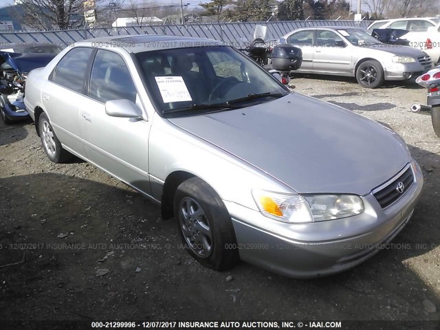 JT2BG22K5Y0457535 - 2000 TOYOTA CAMRY CE/LE/XLE 银色 照片 1
