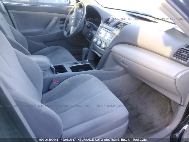 4T1BF3EK9AU012575 - 2010 TOYOTA CAMRY SE/LE/XLE BLACK photo 5