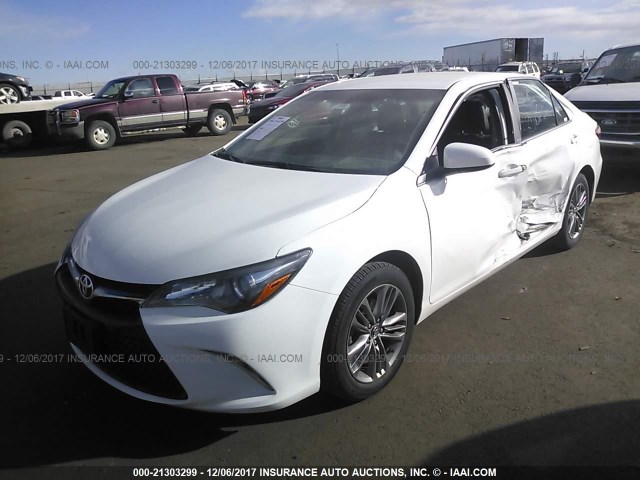 4T1BF1FK2HU391917 - 2017 TOYOTA CAMRY LE/XLE/SE/XSE 白色 照片 2