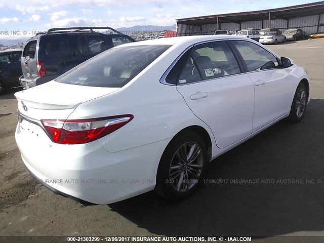 4T1BF1FK2HU391917 - 2017 TOYOTA CAMRY LE/XLE/SE/XSE 白色 照片 4
