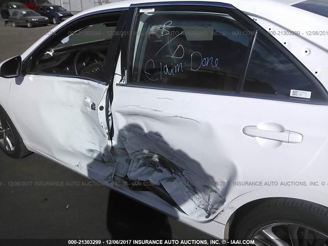 4T1BF1FK2HU391917 - 2017 TOYOTA CAMRY LE/XLE/SE/XSE 白色 照片 6