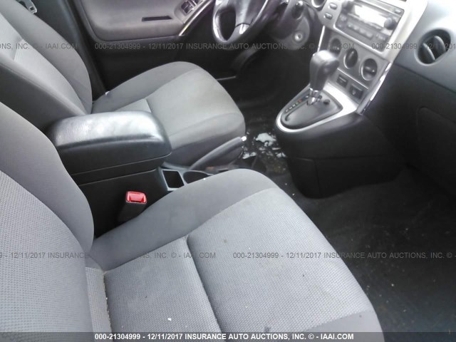 2T1LR30E95C469312 - 2005 TOYOTA COROLLA MATRIX XR SILVER photo 5