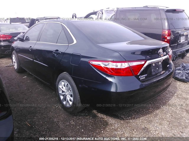 4T4BF1FK0GR545772 - 2016 TOYOTA CAMRY LE/XLE/SE/XSE BLUE photo 3