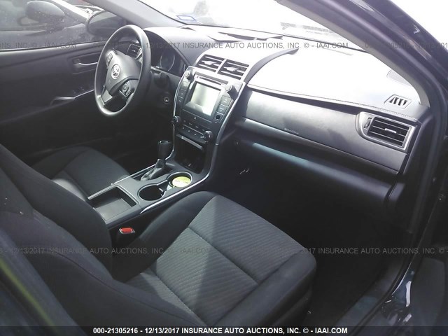 4T4BF1FK0GR545772 - 2016 TOYOTA CAMRY LE/XLE/SE/XSE BLUE photo 5