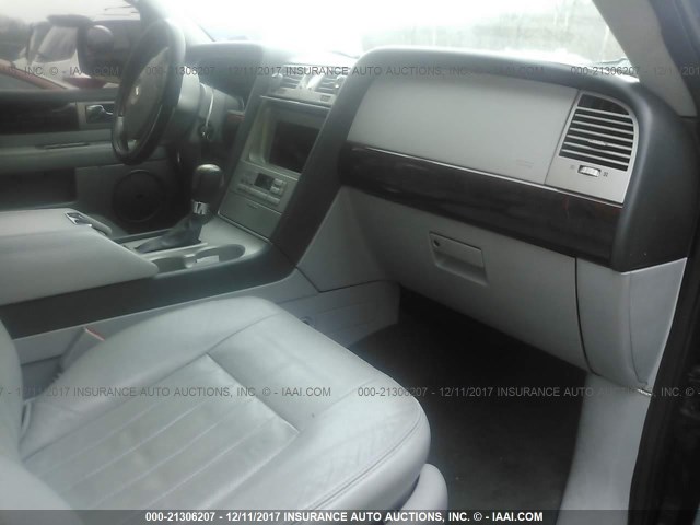 5LMFU28R34LJ23169 - 2004 LINCOLN NAVIGATOR BLACK photo 5