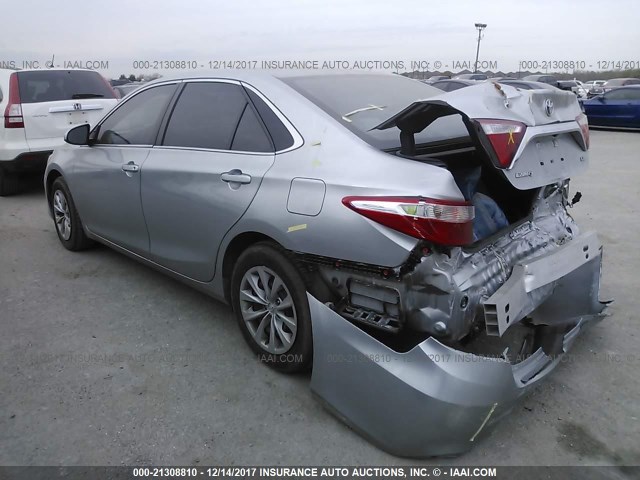4T4BF1FK4FR498860 - 2015 TOYOTA CAMRY LE/XLE/SE/XSE SILVER photo 3