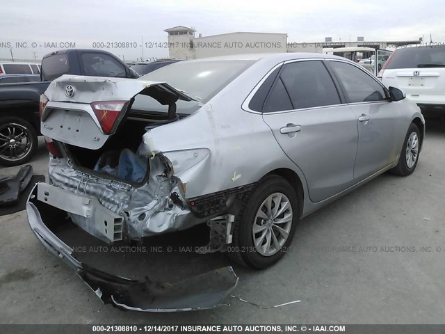 4T4BF1FK4FR498860 - 2015 TOYOTA CAMRY LE/XLE/SE/XSE SILVER photo 4