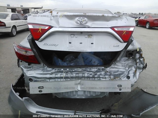 4T4BF1FK4FR498860 - 2015 TOYOTA CAMRY LE/XLE/SE/XSE SILVER photo 6