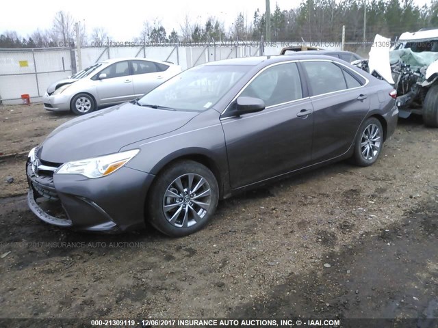 4T4BF1FK5FR446508 - 2015 TOYOTA CAMRY LE/XLE/SE/XSE Dark Brown photo 2