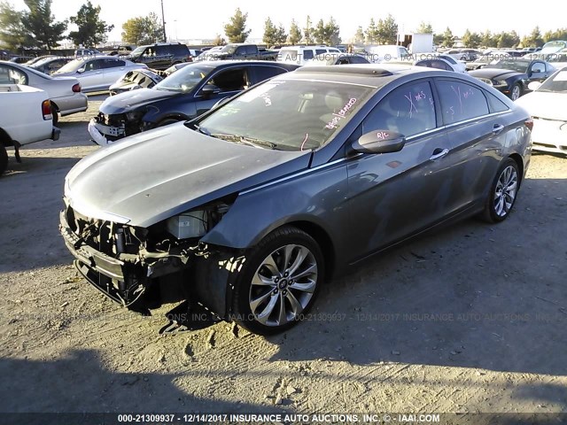 5NPEC4AC8BH188690 - 2011 HYUNDAI SONATA SE/LIMITED GRAY photo 2