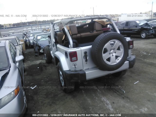 1J4BA5H15BL627658 - 2011 JEEP WRANGLER UNLIMITE SAHARA GRAY photo 3