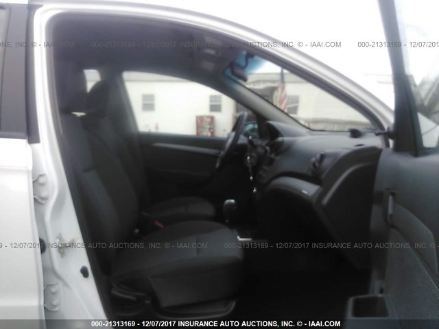 KL1TD56E69B638702 - 2009 CHEVROLET AVEO LS/LT 白色 照片 5