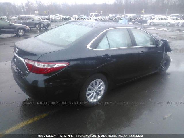 4T4BF1FK5GR541183 - 2016 TOYOTA CAMRY LE/XLE/SE/XSE მუქი ლურჯი ფოტო 4