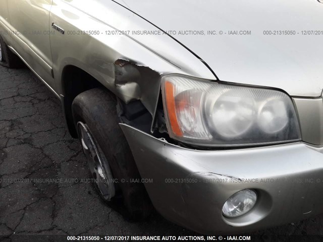 JTEHF21A430135910 - 2003 TOYOTA HIGHLANDER LIMITED GOLD photo 6