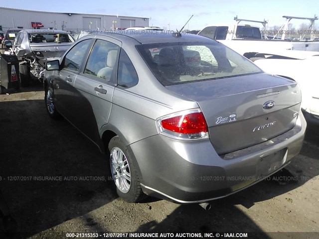 1FAHP35N78W300850 - 2008 FORD FOCUS SE/SEL/SES SILVER photo 3