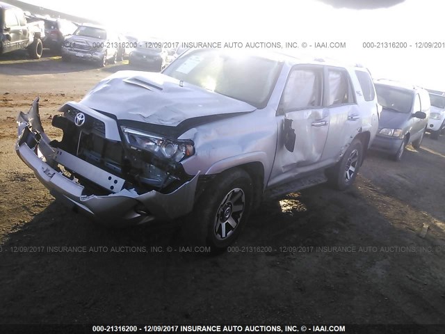 JTEBU5JR4H5456083 - 2017 TOYOTA 4RUNNER SR5 PREM/LTDL/TRAIL/TRD SILVER photo 2