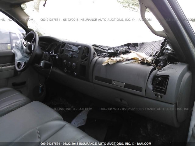 1GC1CVC8XBF113111 - 2011 CHEVROLET SILVERADO C2500 HEAVY DUTY WHITE photo 5