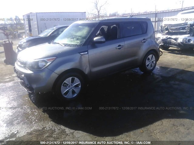 KNDJN2A24F7145527 - 2015 KIA SOUL GRAY photo 2