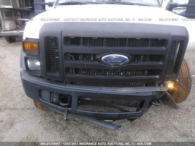 1FDAF56R28EB40891 - 2008 FORD F550 SUPER DUTY WHITE photo 10