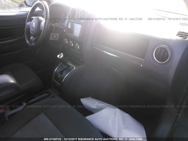 1C4NJCEB4CD631961 - 2012 JEEP COMPASS LATITUDE შავი ფოტო 5