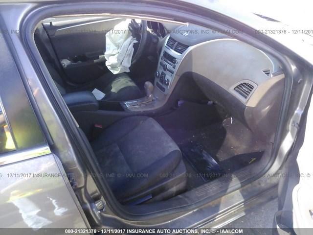 1G1ZA5EB1AF107223 - 2010 CHEVROLET MALIBU LS 灰色 照片 5
