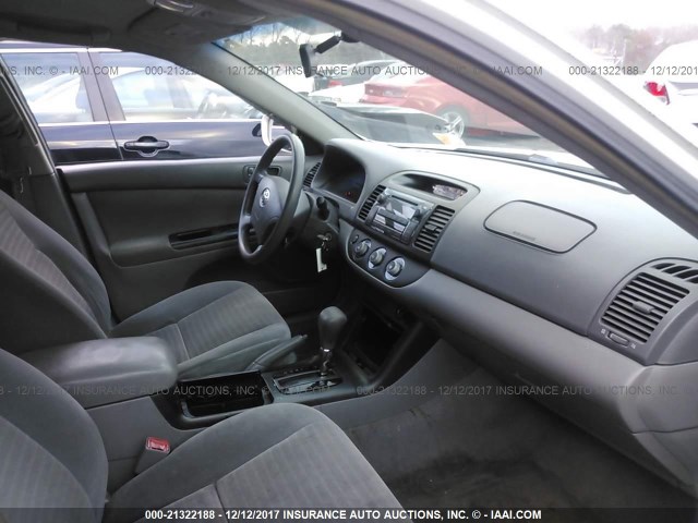 4T1BE32K25U620600 - 2005 TOYOTA CAMRY LE/XLE/SE 白色 照片 5