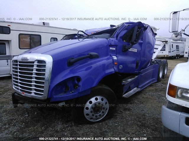 3AKJGLD54FSGC7150 - 2015 FREIGHTLINER CASCADIA 125  BLUE photo 2