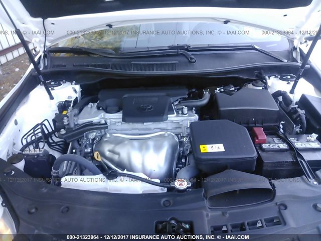 4T1BF1FK1HU804846 - 2017 TOYOTA CAMRY LE/XLE/SE/XSE WHITE photo 10