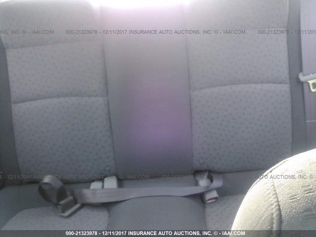 KNADC125256368527 - 2005 KIA RIO SILVER photo 8