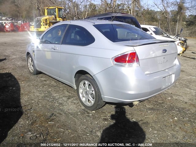 1FAHP33N88W173576 - 2008 FORD FOCUS SE/SEL/SES SILVER photo 3