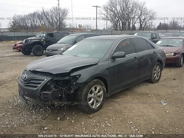 4T4BF3EK4BR125003 - 2011 TOYOTA CAMRY SE/LE/XLE GRAY photo 2