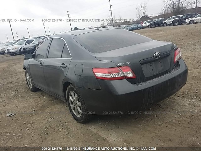 4T4BF3EK4BR125003 - 2011 TOYOTA CAMRY SE/LE/XLE GRAY photo 3