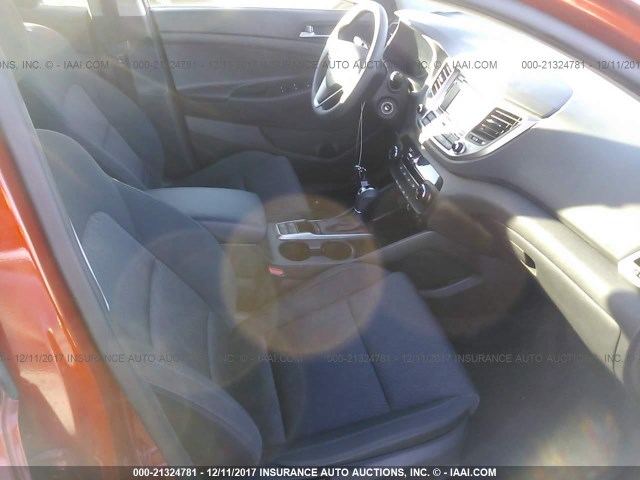 KM8J33A4XHU264910 - 2017 HYUNDAI TUCSON LIMITED/SPORT AND ECO/SE ORANGE photo 5