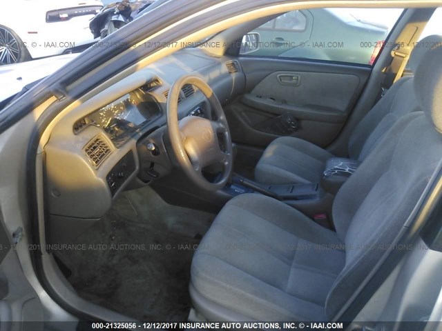 4T1BG22K81U810268 - 2001 TOYOTA CAMRY CE/LE/XLE ბეჟი ფოტო 5