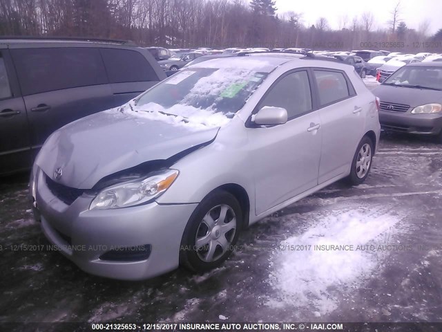 2T1KU40E39C054105 - 2009 TOYOTA COROLLA MATRIX  SILVER photo 2