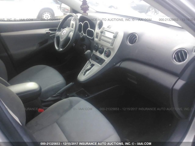2T1KU40E39C054105 - 2009 TOYOTA COROLLA MATRIX  SILVER photo 5