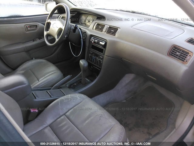 JT2BF28K8X0169002 - 1999 TOYOTA CAMRY LE/XLE Qəhvəyi foto 5
