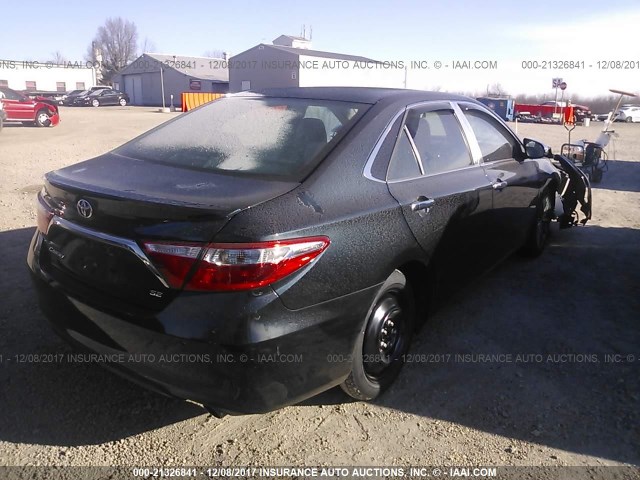 4T1BF1FK2GU503601 - 2016 TOYOTA CAMRY LE/XLE/SE/XSE Schwarz Foto 4