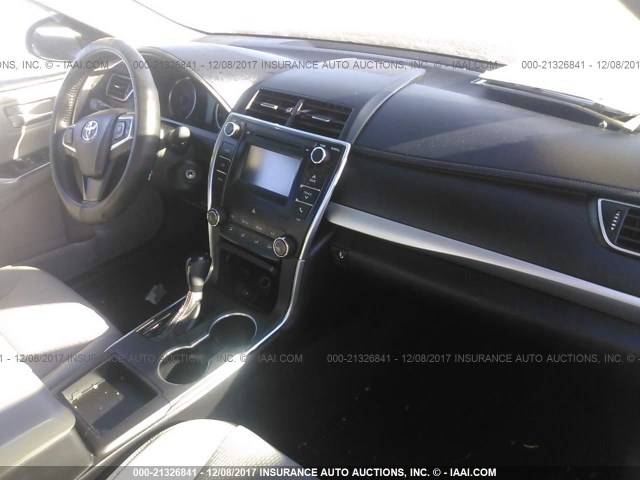 4T1BF1FK2GU503601 - 2016 TOYOTA CAMRY LE/XLE/SE/XSE Schwarz Foto 5