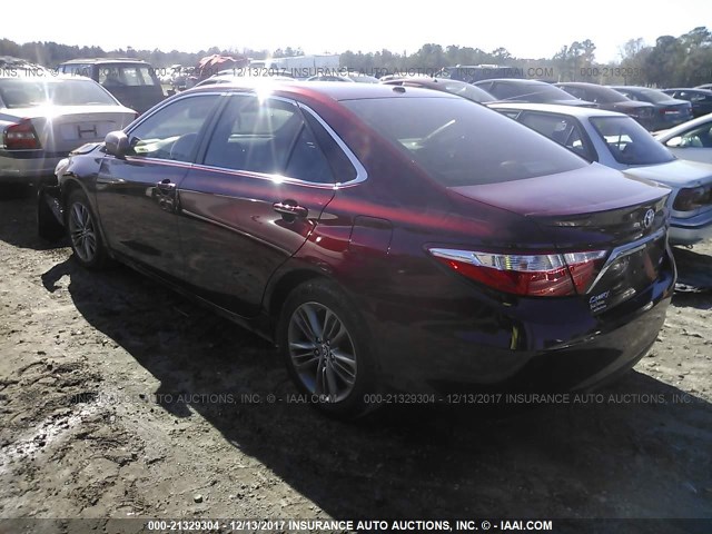 4T1BF1FK8FU886331 - 2015 TOYOTA CAMRY LE/XLE/SE/XSE BURGUNDY photo 3