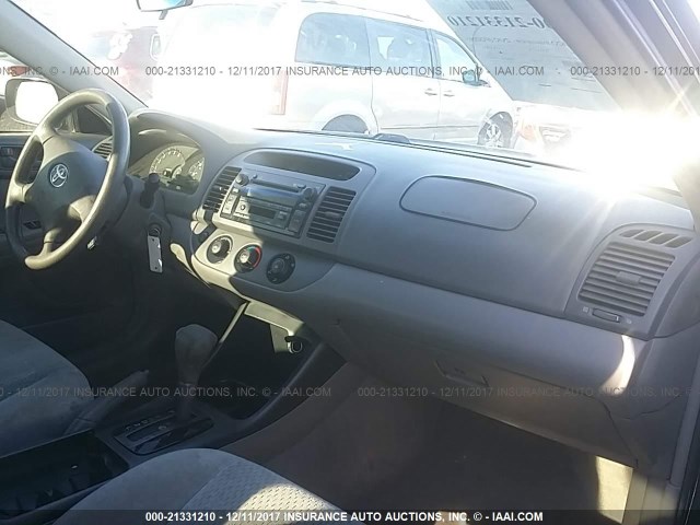 4T1BE32K04U273038 - 2004 TOYOTA CAMRY LE/XLE/SE შავი ფოტო 5