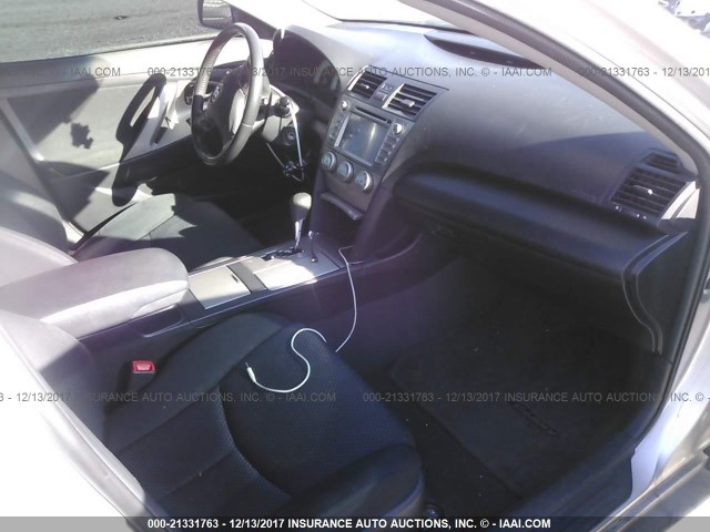 4T1BE46K09U368738 - 2009 TOYOTA CAMRY SE/LE/XLE 银色 照片 5