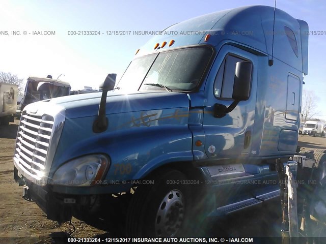 1FUJGLDR6CSBR8212 - 2012 FREIGHTLINER CASCADIA 125  BLUE photo 2