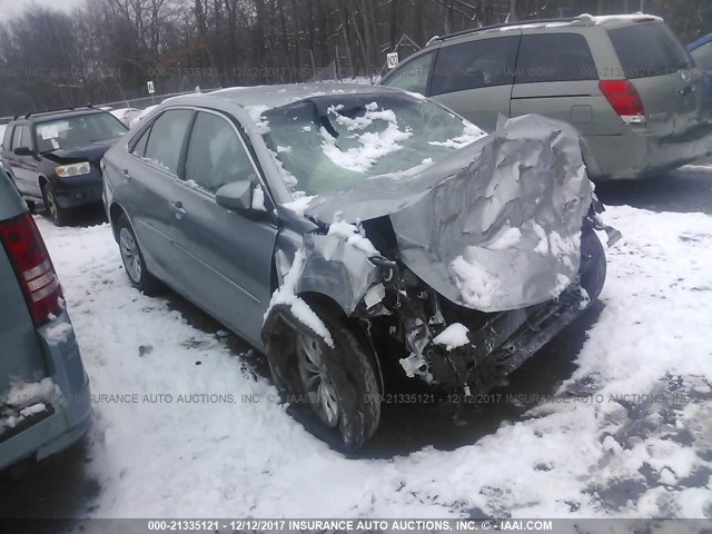 4T1BF1FK5FU961244 - 2015 TOYOTA CAMRY LE/XLE/SE/XSE Silber Foto 1