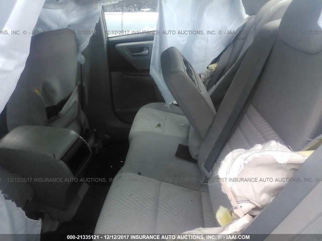 4T1BF1FK5FU961244 - 2015 TOYOTA CAMRY LE/XLE/SE/XSE Silber Foto 8