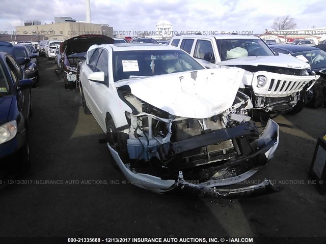 4T1BF1FK1GU122404 - 2016 TOYOTA CAMRY LE/XLE/SE/XSE თეთრი ფოტო 1