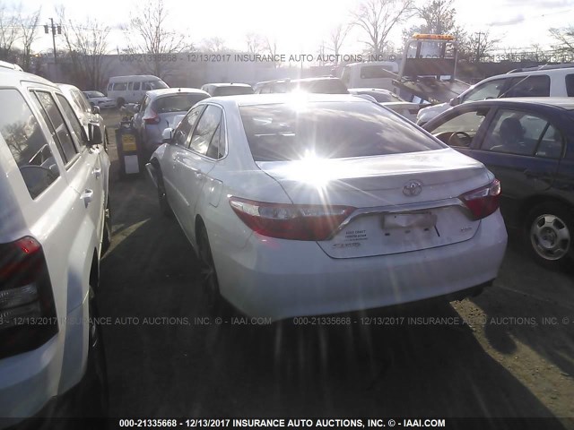 4T1BF1FK1GU122404 - 2016 TOYOTA CAMRY LE/XLE/SE/XSE თეთრი ფოტო 3